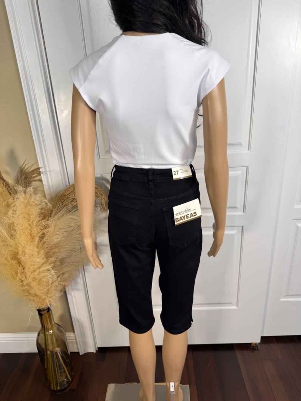 BAYEAS MID RISE BLACK CAPRI SKIMMER JEANS NEW WITH TAGS - SIZE 27 - Picture 8 of 13
